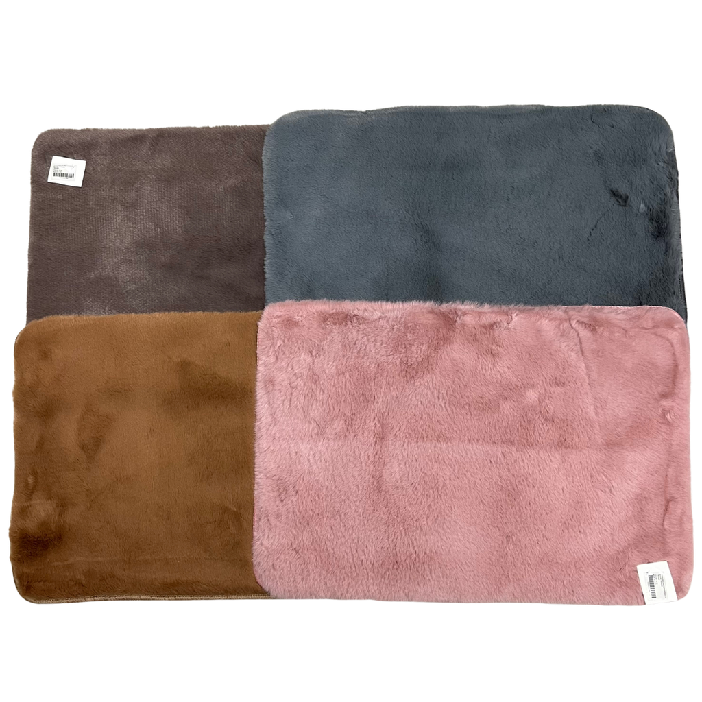 PLUSH FLOOR MAT