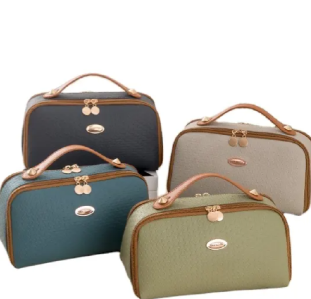 COSMETIC BAG COLORS : PINK, GREEN, GREY-CASE QUANTITY: 100 SIZE: 9*5*5"