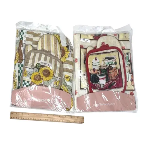 [31708] 4PC KITCHEN SET  INSULATED GLOVES, APRON  AND MAT SET