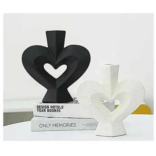 [32987] CERAMIC HEART SHAPED VASE SIZE: 8.5*8*2"